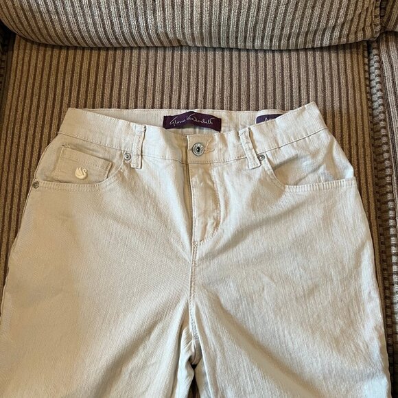 Women's Gloria Vanderbilt Cream Jeans with fancy stitched pockets, Size 4 - Picture 4 of 10